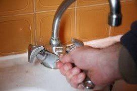 Réparation de fuite au niveau d'un robinet de lavabo