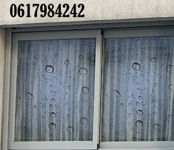 Condensation et réverbération d’une fenêtre